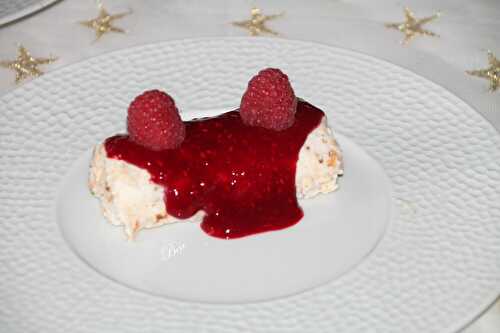 Nougat glacé coulis de framboises