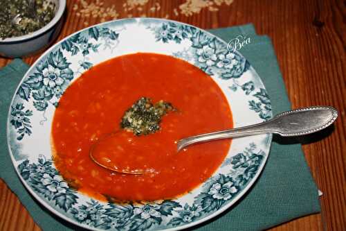 Soupe à la tomate, risoni et pesto