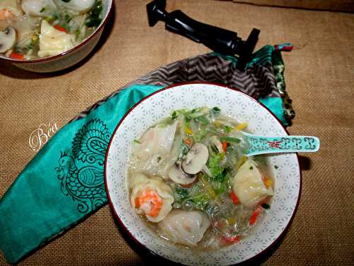 Soupe chinoise aux bouchées vapeur