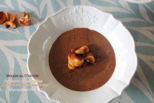 Mousse au chocolat au beurre de cacahuètes et noix de cajou caramélisées