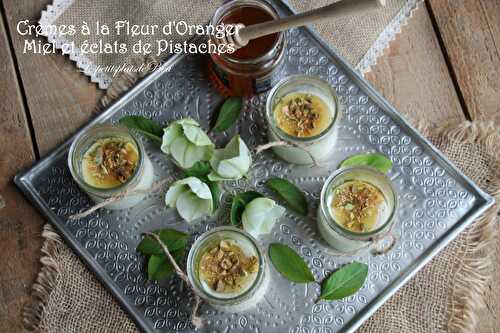 Pots de crème à la fleur d'oranger, miel et éclats de pistaches