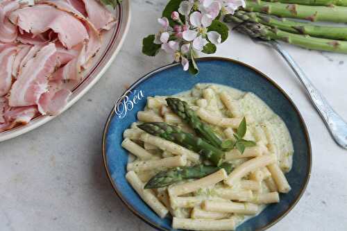 Rigatoni à la crème d'asperges vertes, ail et sauge de Julie Andrieu - balade italienne à Assise