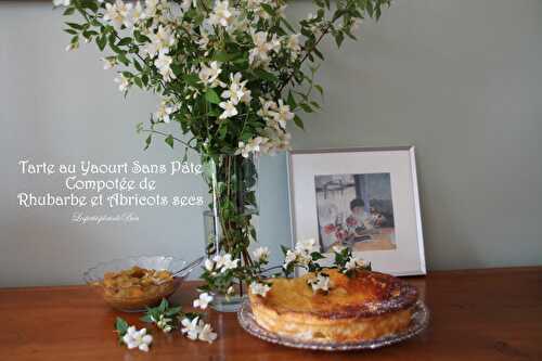 Tarte au yaourt sans pâte, compotée de rhubarbe et abricots secs