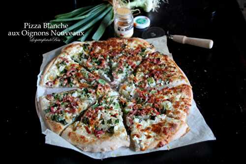 Pizza blanche aux oignons nouveaux