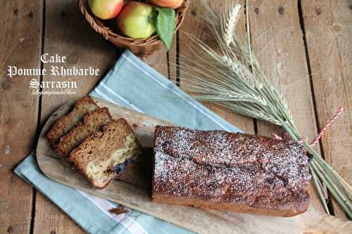 Cake aux pommes, rhubarbe et sarrasin