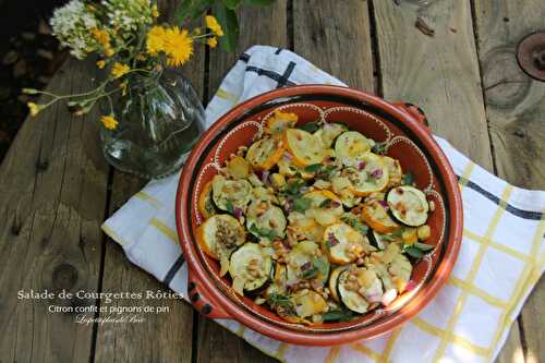Salade de courgettes rôties au citron confit et aux pignons