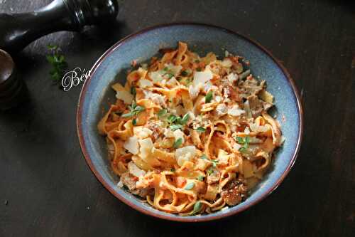 Tagliatelles à la crème de poivron rouge pour un reste de poulet rôti