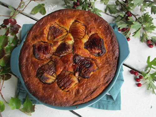 Gâteau aux poires hasselback caramélisées