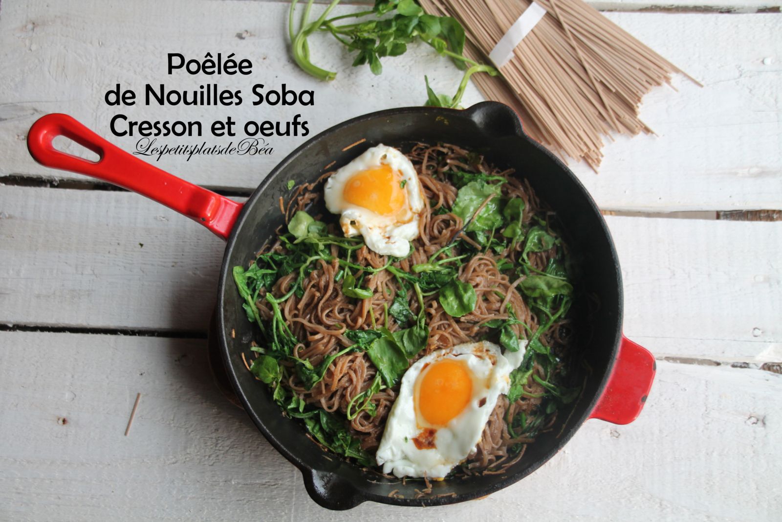 Poêlée de nouilles soba, cresson et oeufs