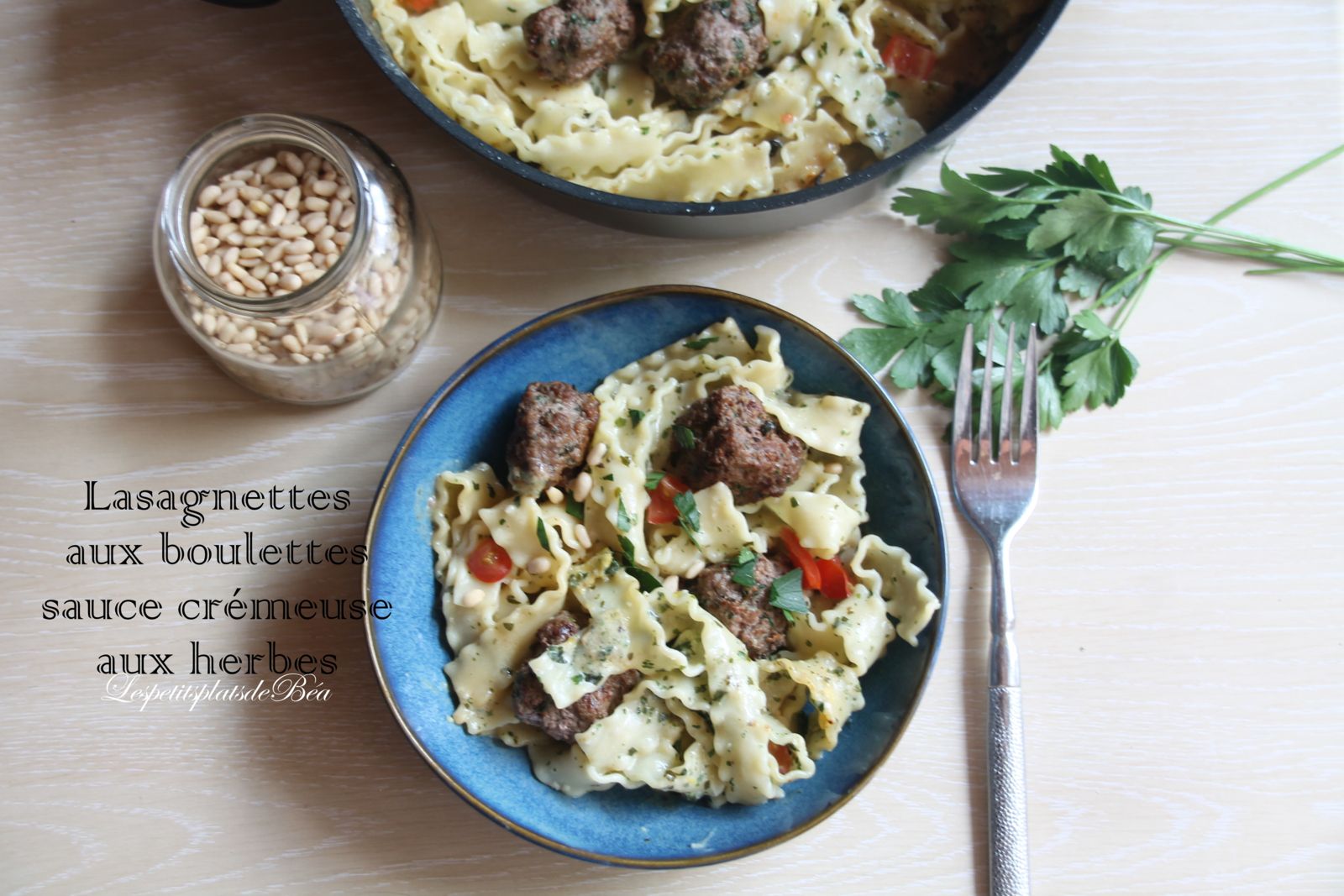 Lasagnettes aux boulettes de viande, sauce crémeuse aux herbes