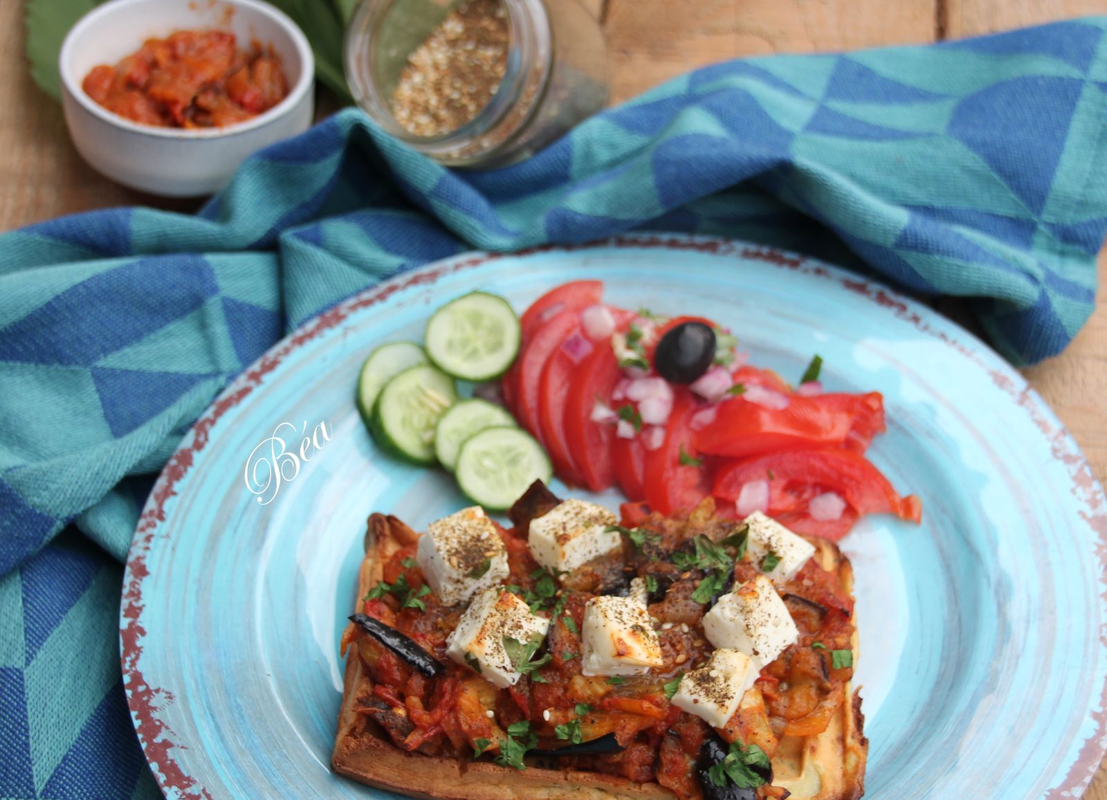 Gaufre de courgette au zaalouk et féta au zaatar