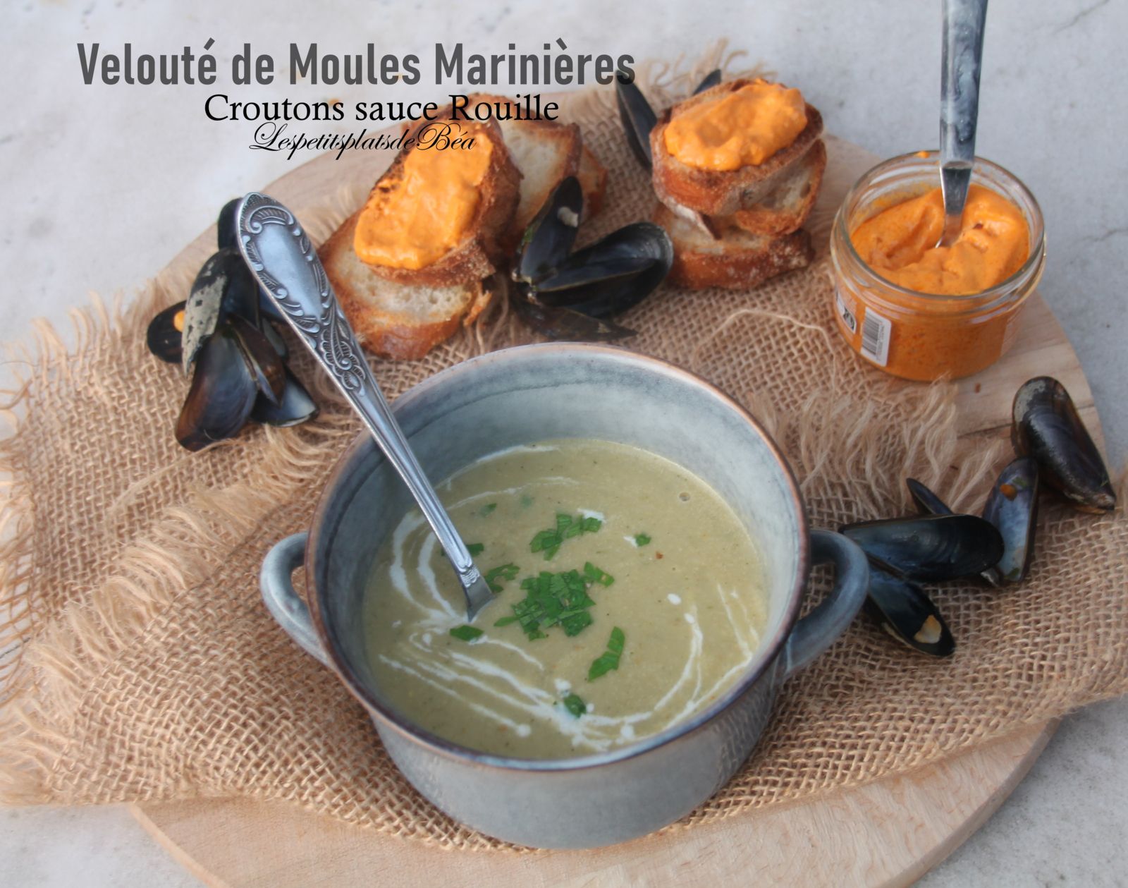 Velouté de moules marinières croutons à la sauce rouille