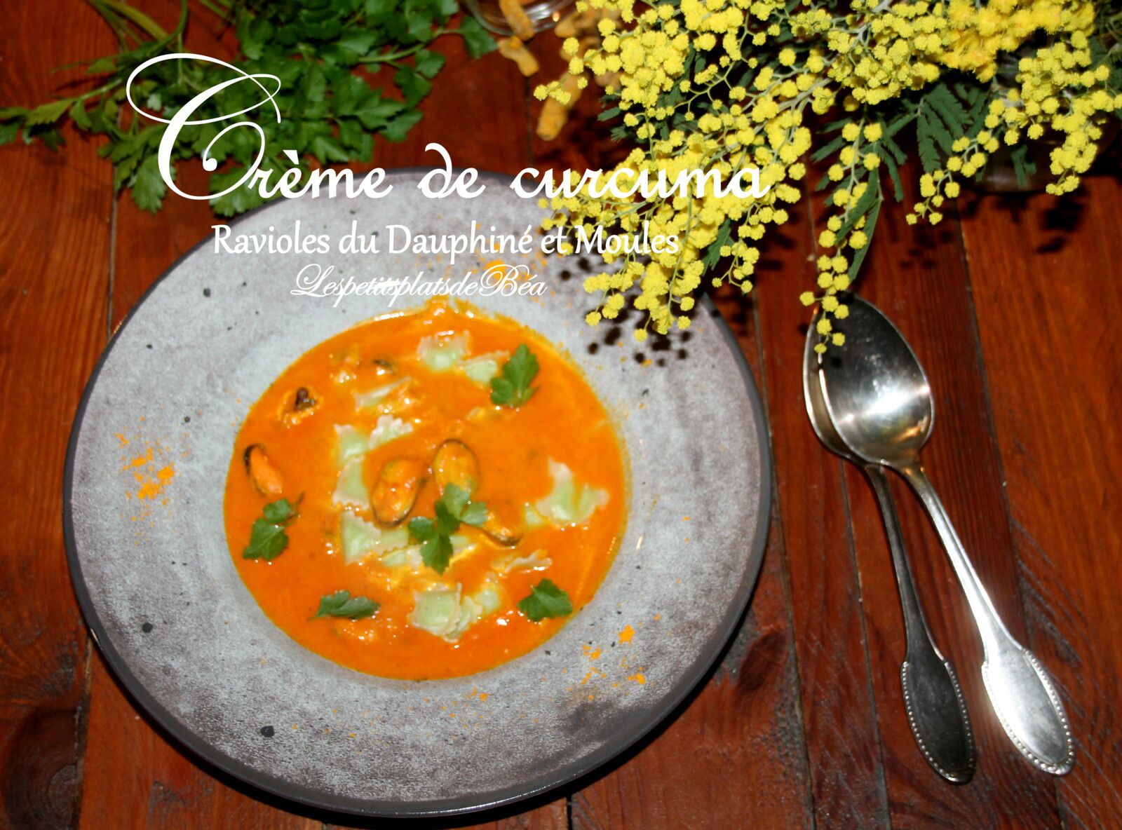 Crème de curcuma, ravioles du Dauphiné et moules