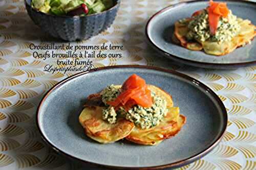 Croustillant de pommes de terre, oeufs brouillés à l'ail des ours et truite fumée