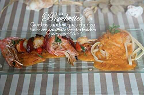 Brochettes de gambas, saint jacques chorizo sauce crémeuse aux tomates fraiches