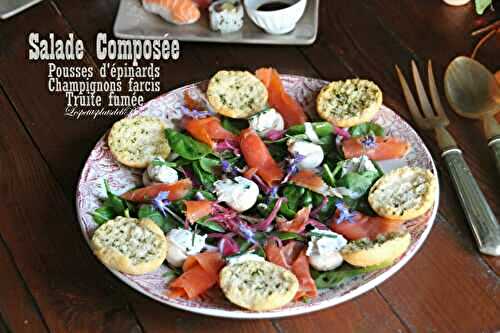 Salade composée : pousses d'épinards, champignons farcis, truite fumée