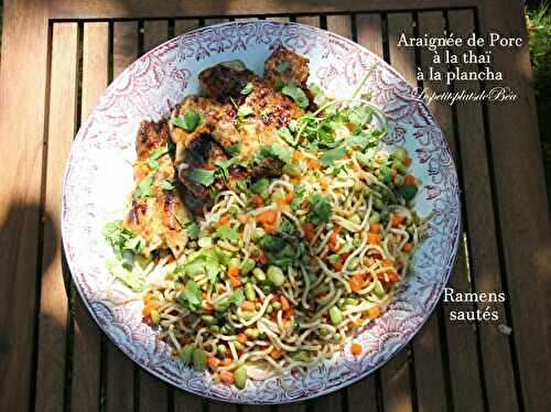 Araignée de porc à la thaï à la plancha, ramens sautés