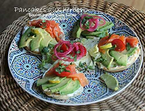 Pancakes aux herbes, boursin, avocat et truite fumée