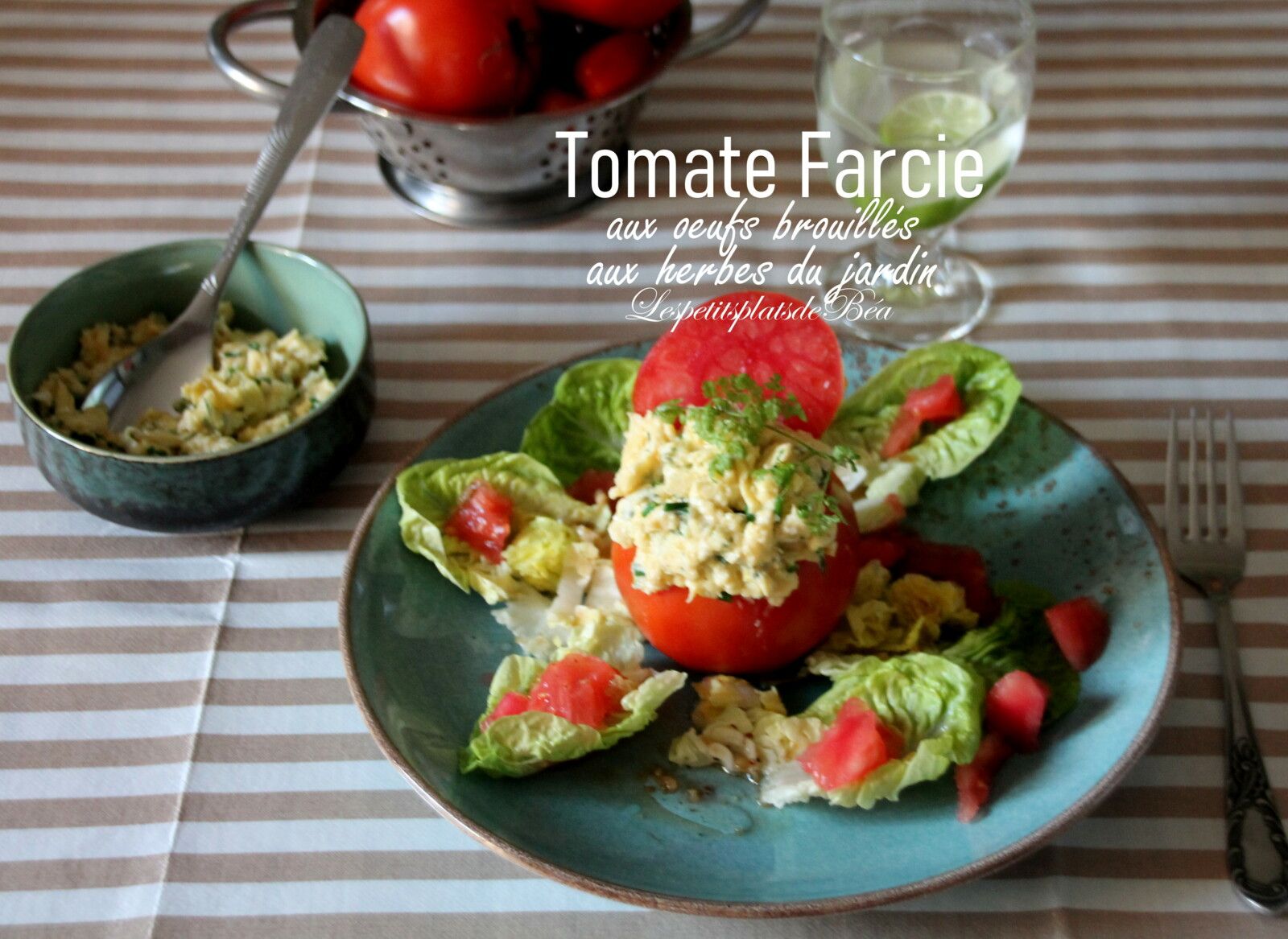 Tomate farcie aux oeufs brouillés aux herbes du jardin