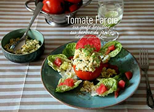 Tomate farcie aux oeufs brouillés aux herbes du jardin