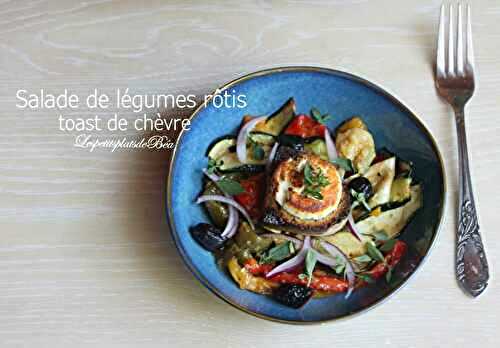 Salade de légumes rôtis et toast au chèvre frais