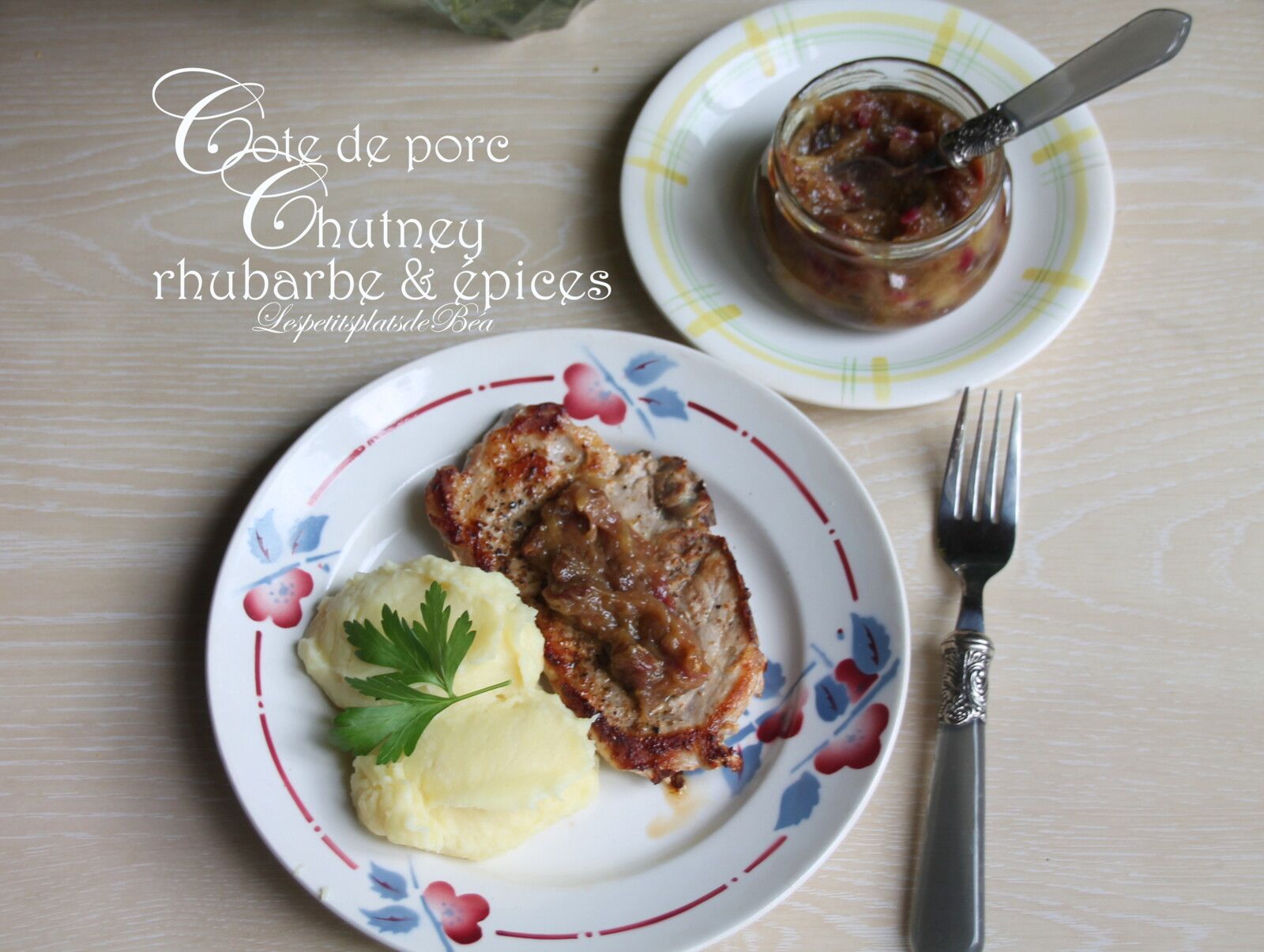 Côte de porc et chutney à la rhubarbe et aux épices