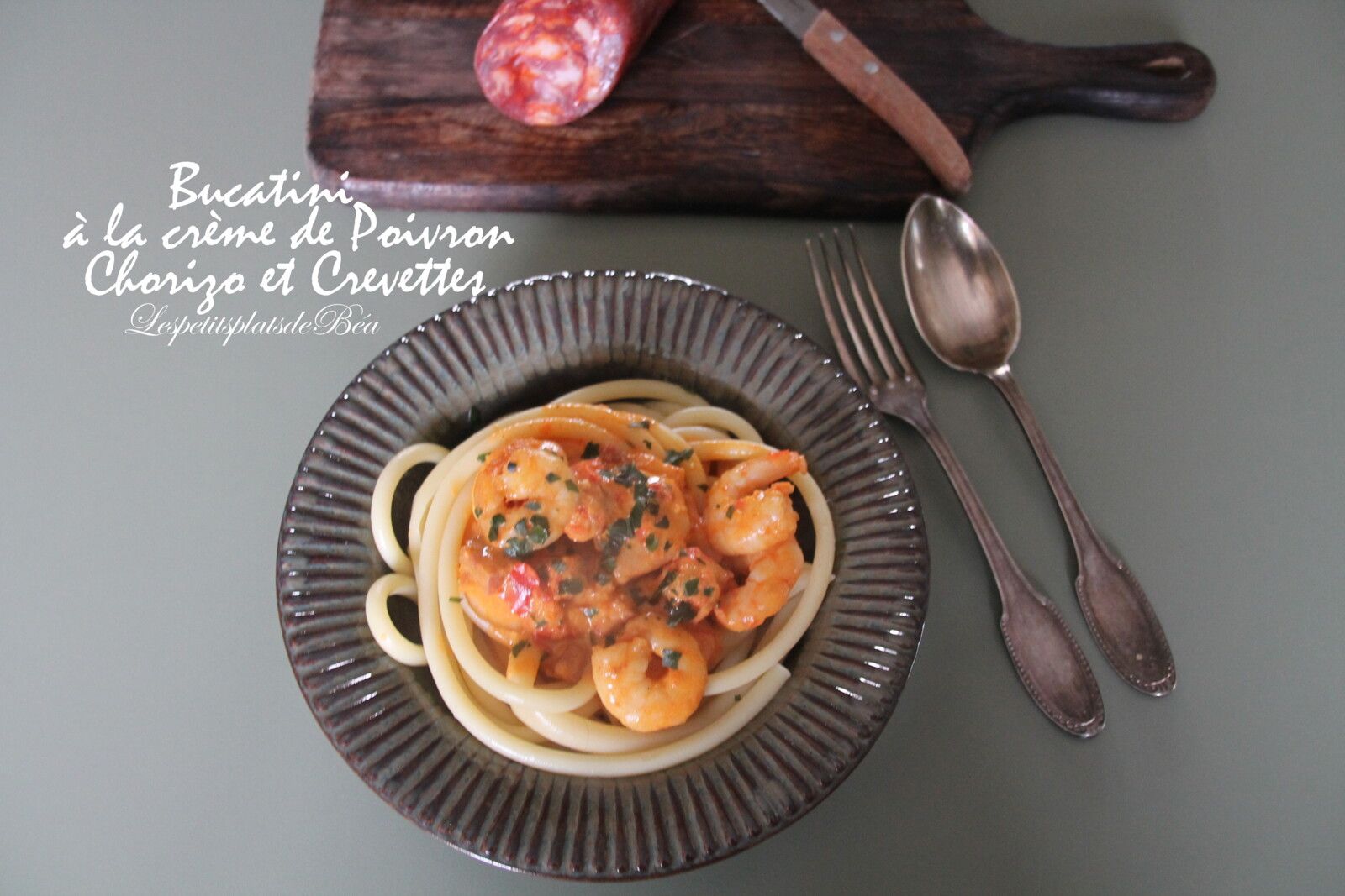 Bucatini à la crème de poivron, chorizo et crevettes
