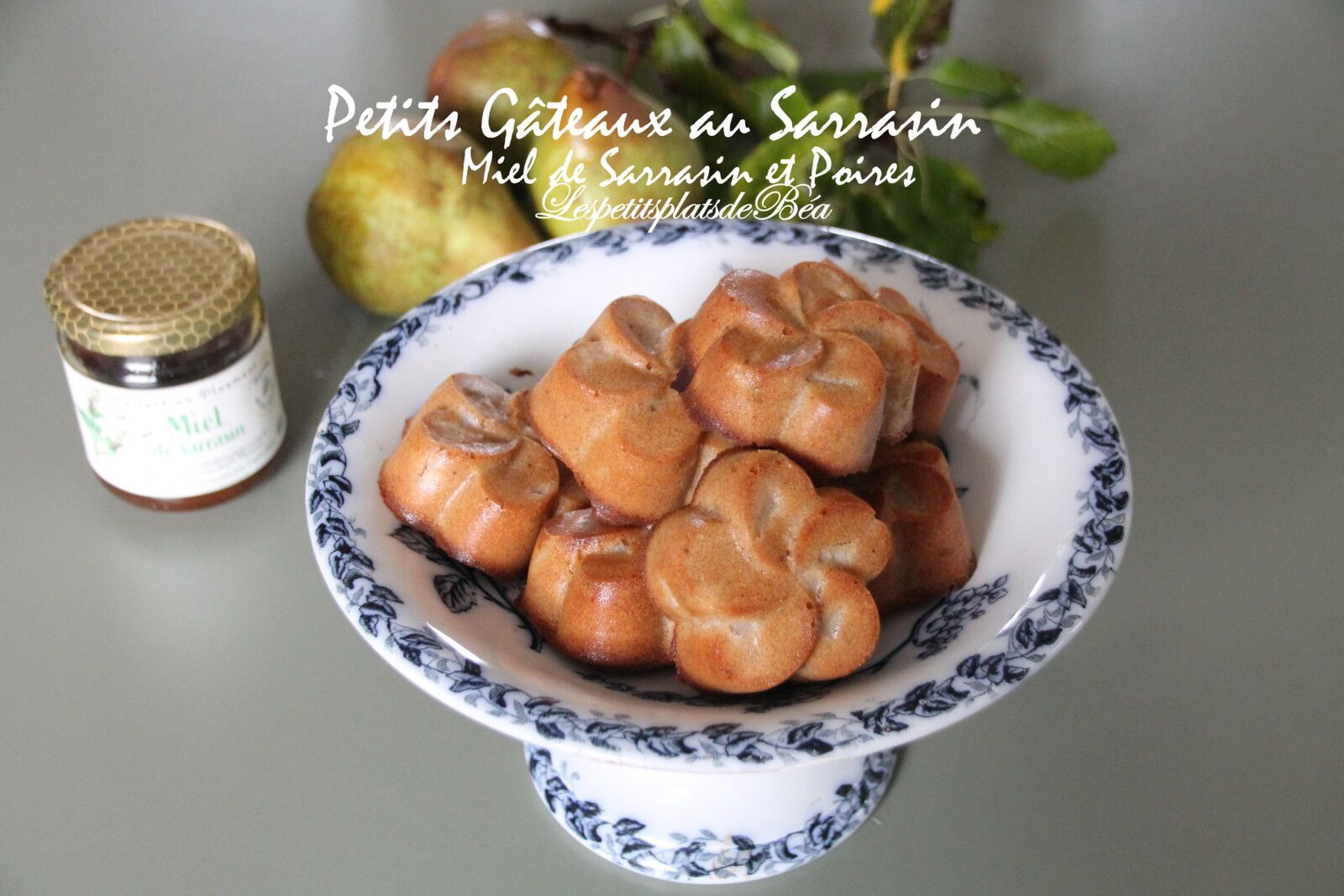 Petits gâteaux au sarrasin, miel de sarrasin et poires