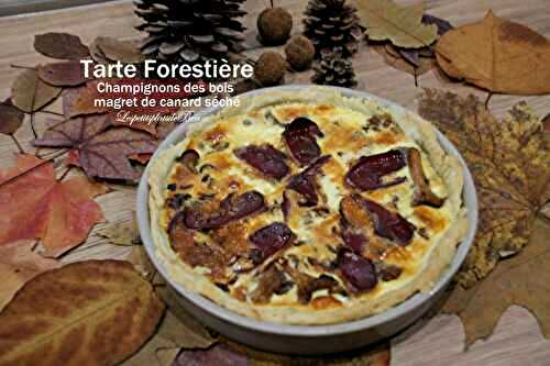 Tarte forestière aux champignons des bois et magret de canard séché