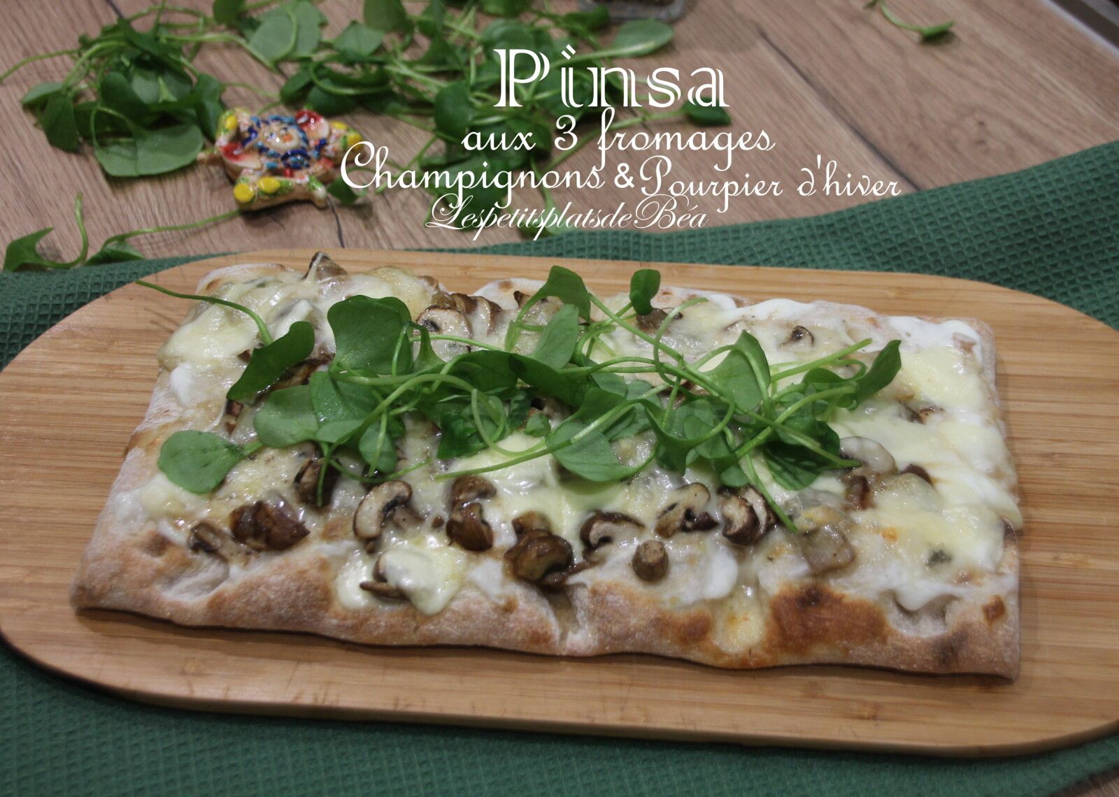 Pinsa aux 3 fromages, champignons et pourpier d'hiver