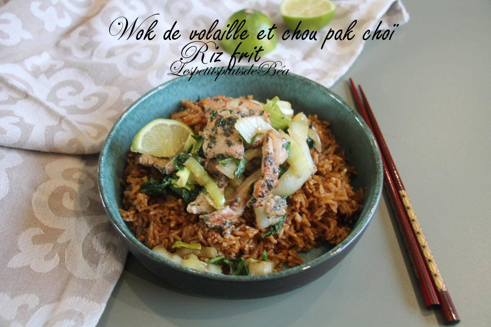 Wok de volaille et chou pak choi & riz frit