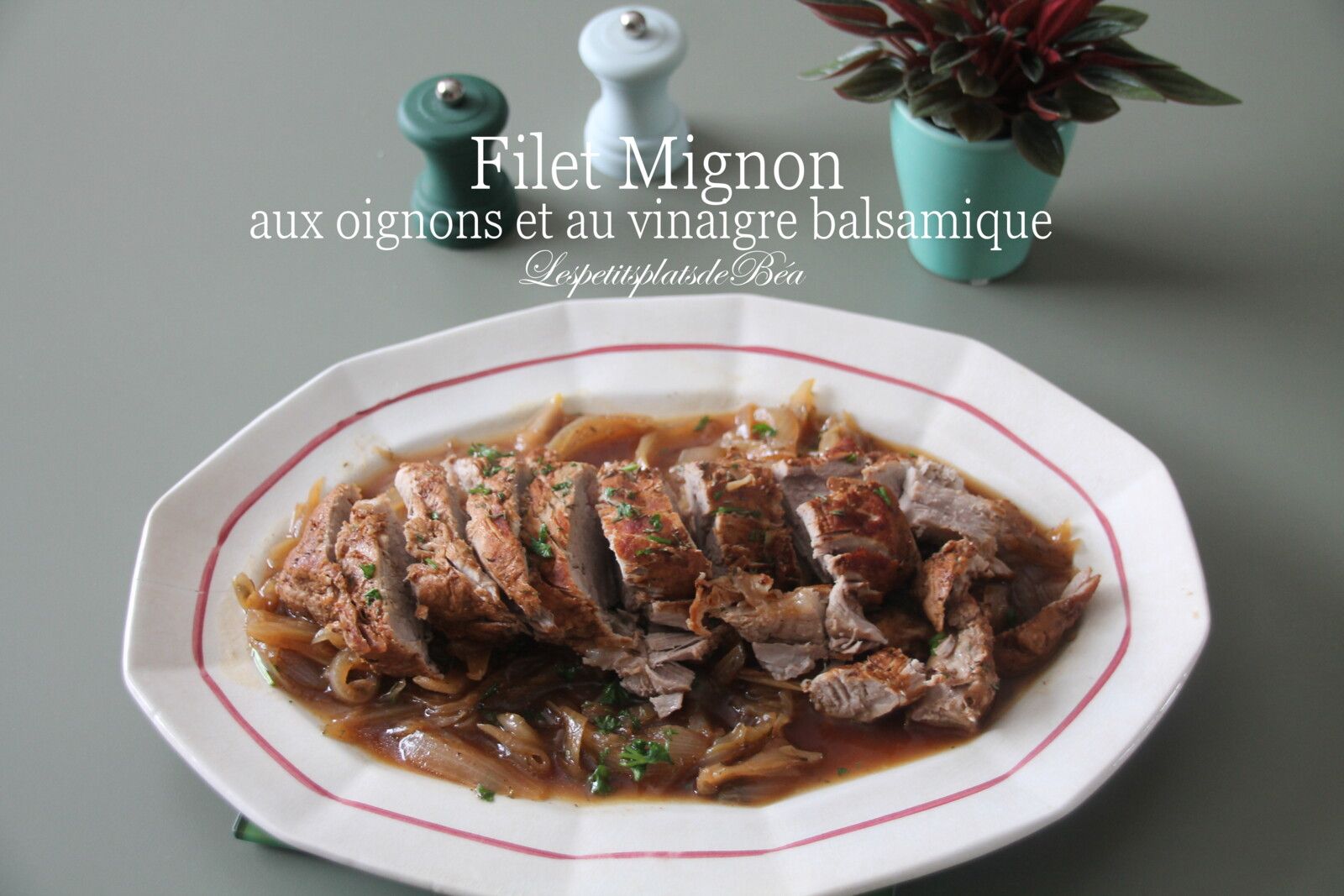 Filet mignon aux oignons et vinaigre balsamique