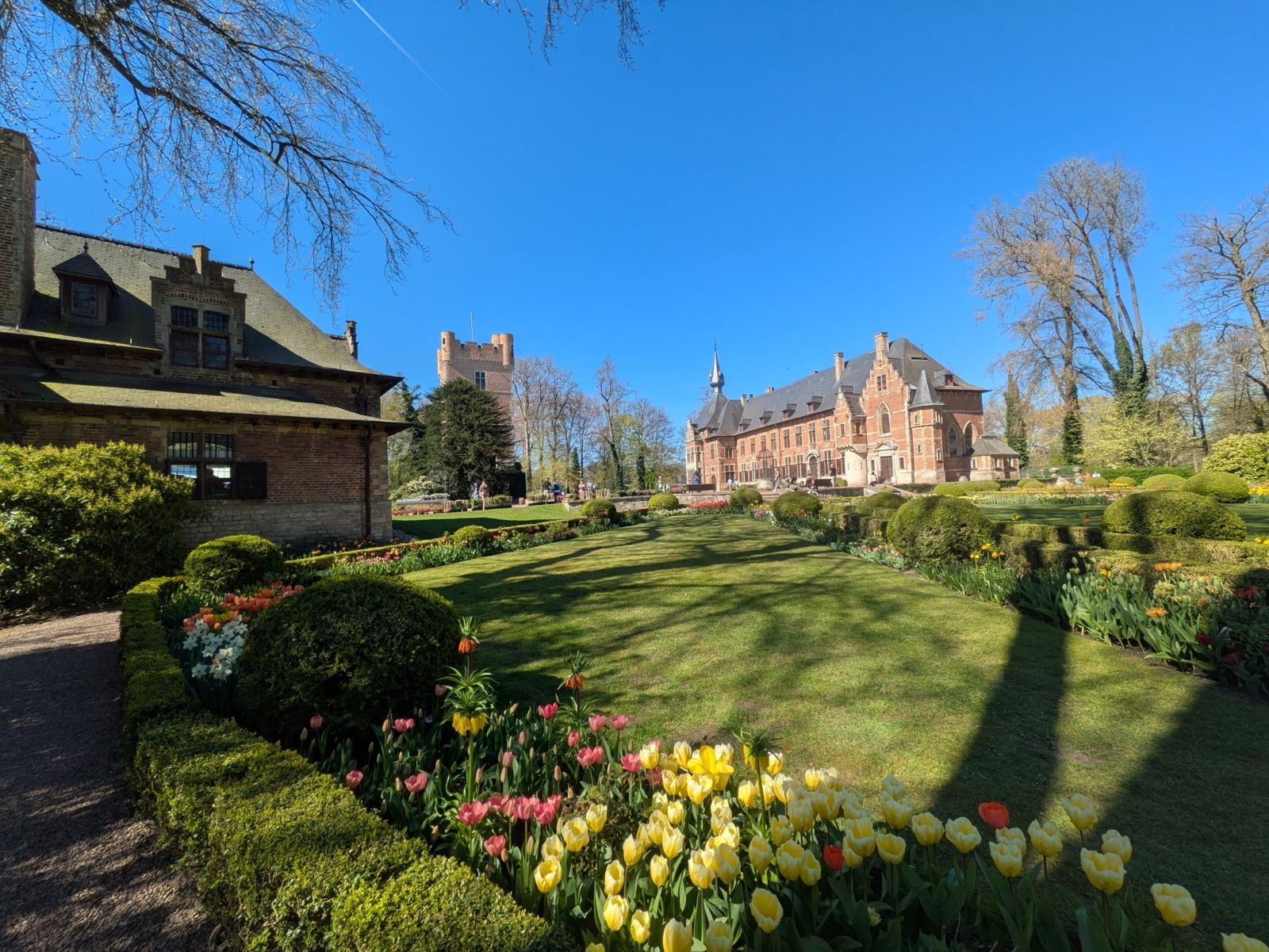Les floralia de Bruxelles dans les jardins du château de Grand Bigard