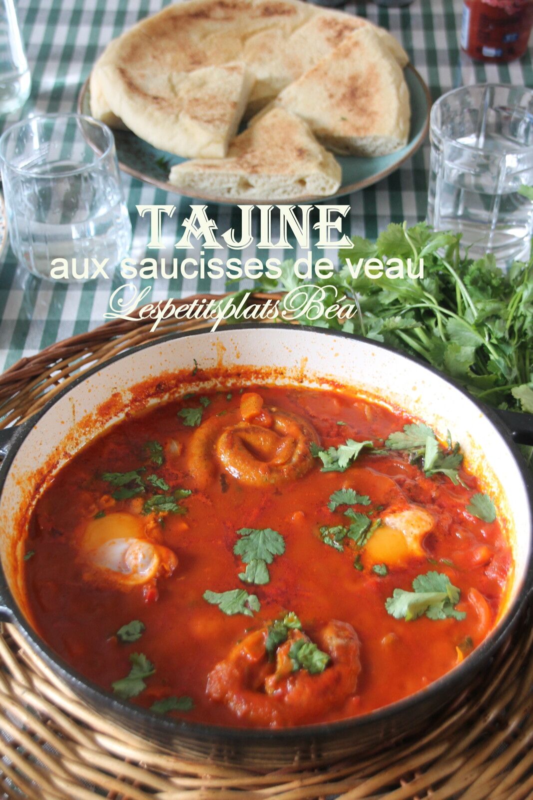 Tajine de saucisses de veau comme un tajine de kefta