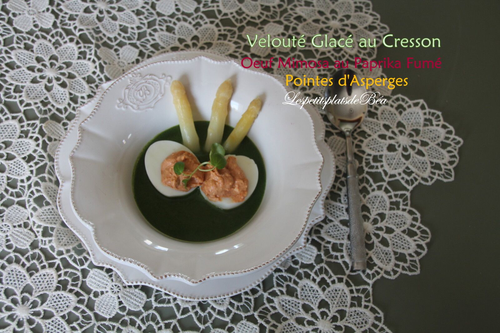 Velouté glacé au cresson, oeufs mimosa au paprika fumé et pointes d'asperges