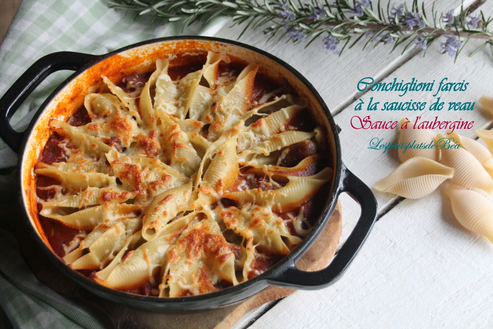 Conchiglioni farcis à la saucisse de veau, sauce à l'aubergine