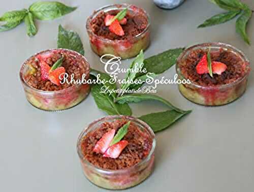 Crumble rhubarbe, fraises et spéculoos