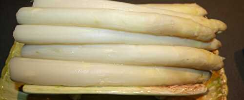 Asperges blanches des Landes sauce mousseline ciboulette