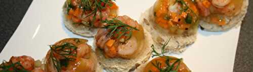 Aspics de crevettes sur toasts au raifort