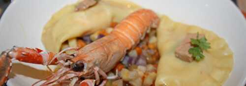 Ravioles de langoustines et pétoncles au foie gras sur sa brunoise de légumes oubliés, bouillon de langoustines