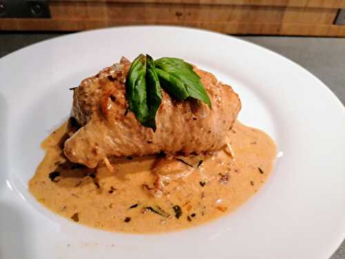 Roulés d’escalopes de veau au pesto de tomates, basilic et gorgonzola.