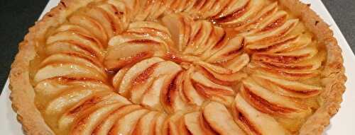 Tarte aux pommes pâte sablée gelée de pommes du Pays Basque