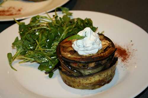 Timbale de légumes d’été et sa mousse de chèvre au basilic