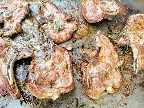 Chuletas à la plancha au beurre de romarin et piment d’Espelette