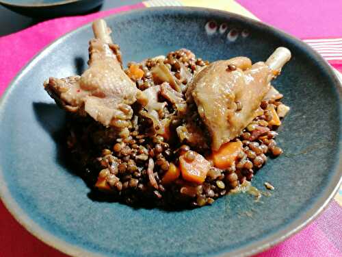 Manchons de canard confits au ragout de lentilles vertes