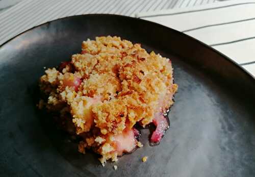 Crumble aux pommes poires et framboises