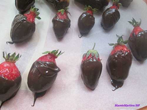 FRAISES AU CHOCOLAT