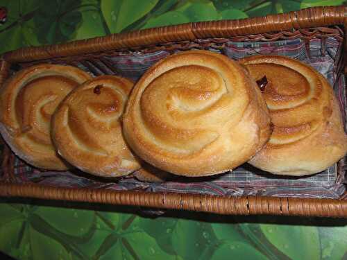 Petites brioches roulées à la fleur d'oranger