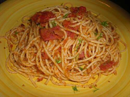 Spaghettis au salami, fenouil et tomates