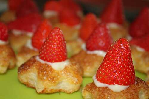 Fleurs feuilletées aux fraises